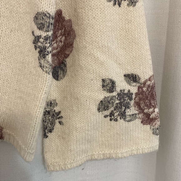 Lucky Brand Floral Sweater - LG - Picture 4 of 5